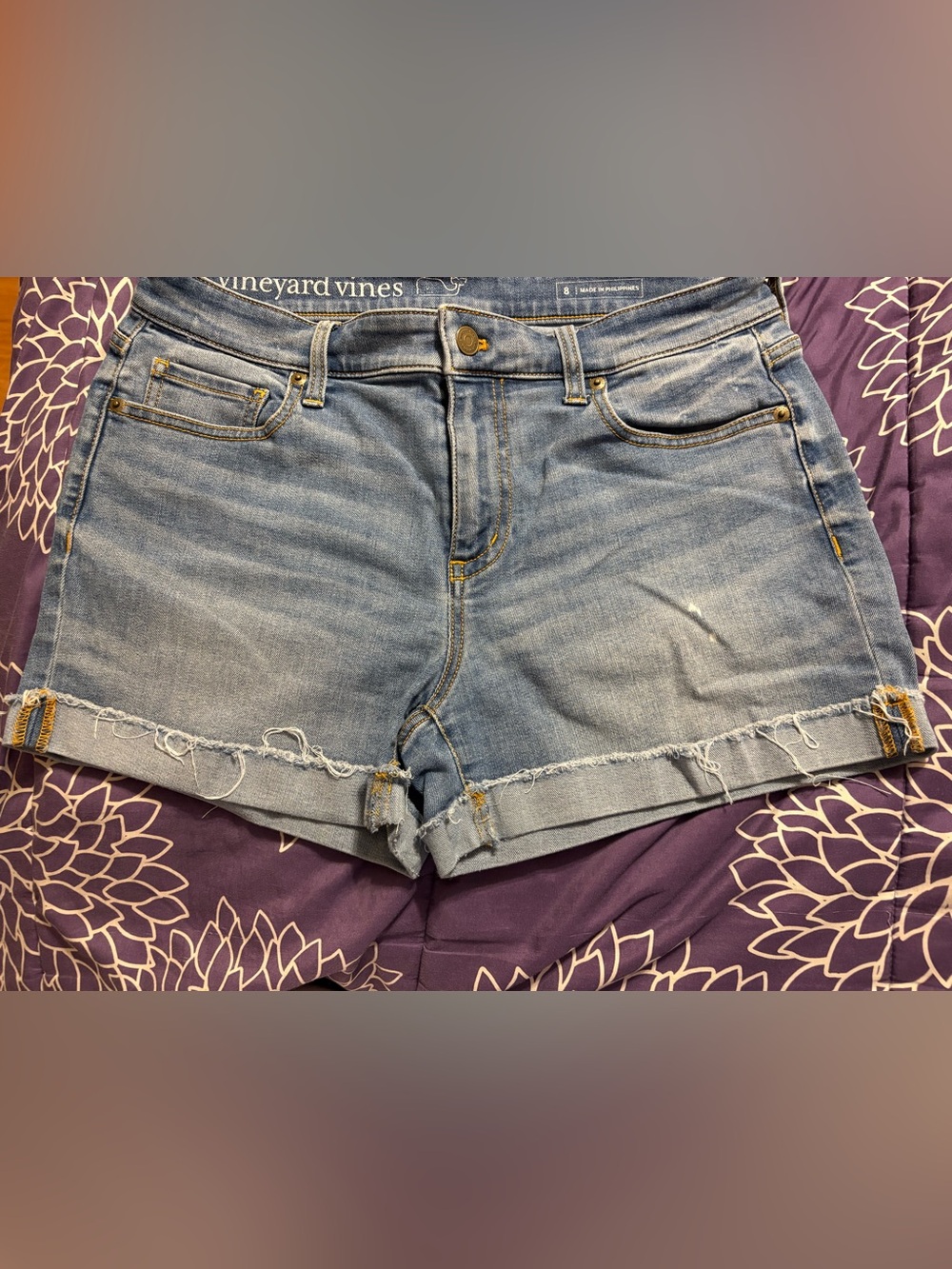 Vineyard Vines women's medium-wash denim cuffed shorts
